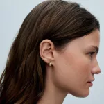Pandora  - Organikus formájú ovális és kezelt édesvízi tenyésztett gyöngyök gombfülbevaló - 263295C01
