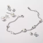 Pandora  - 4,5 mm-es kezelt édesvízi tenyésztett gyöngyös gombfülbevaló - 293168C01