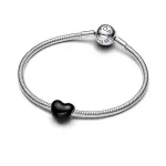 Pandora  - Metál hatású fekete szív charm - 793337C04
