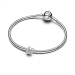 Pandora  - Texturált patkó mini charm - 794056C00
